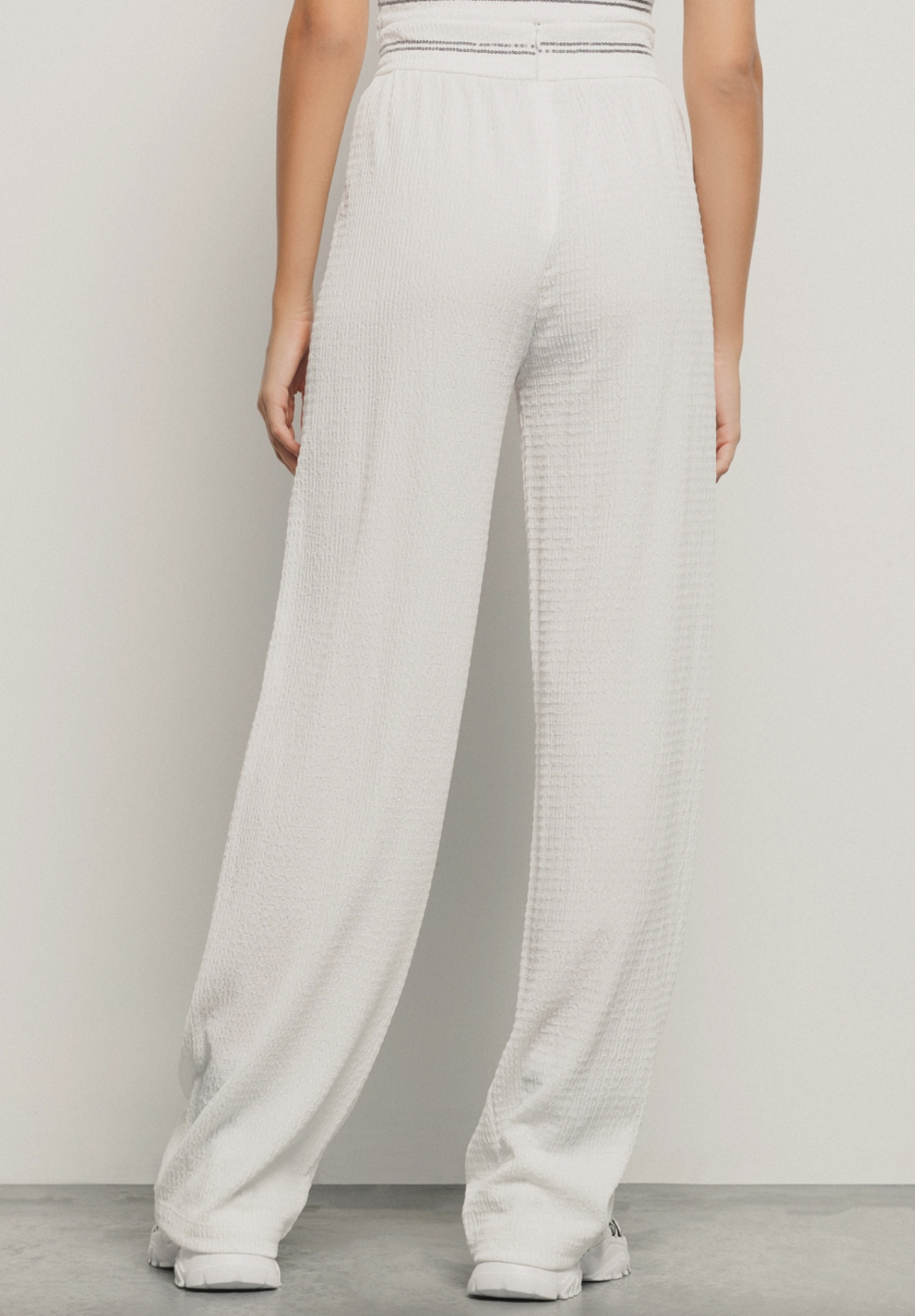 Pantalone GAELLE PARIS largo con cinto logato