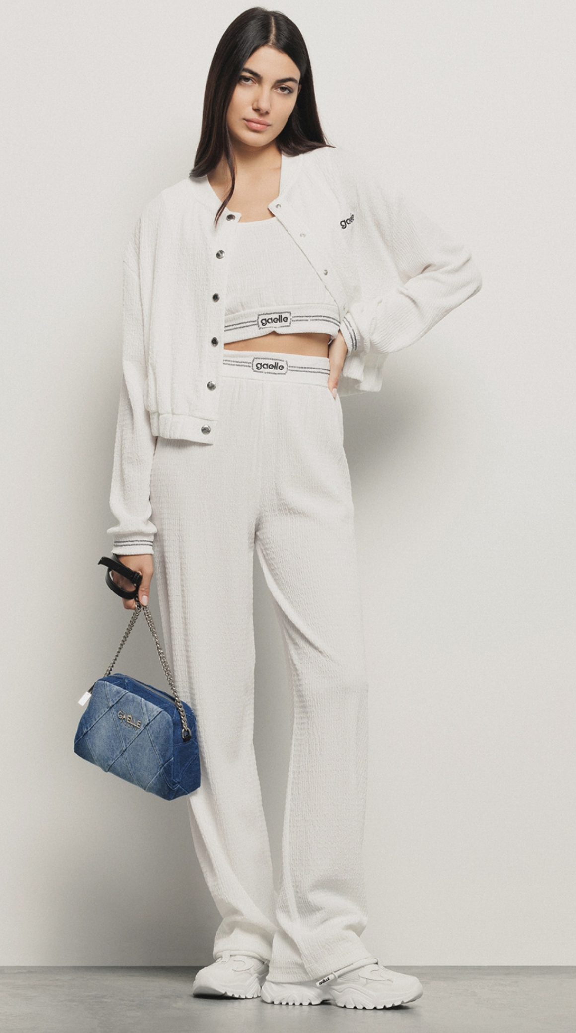 Pantalone GAELLE PARIS largo con cinto logato