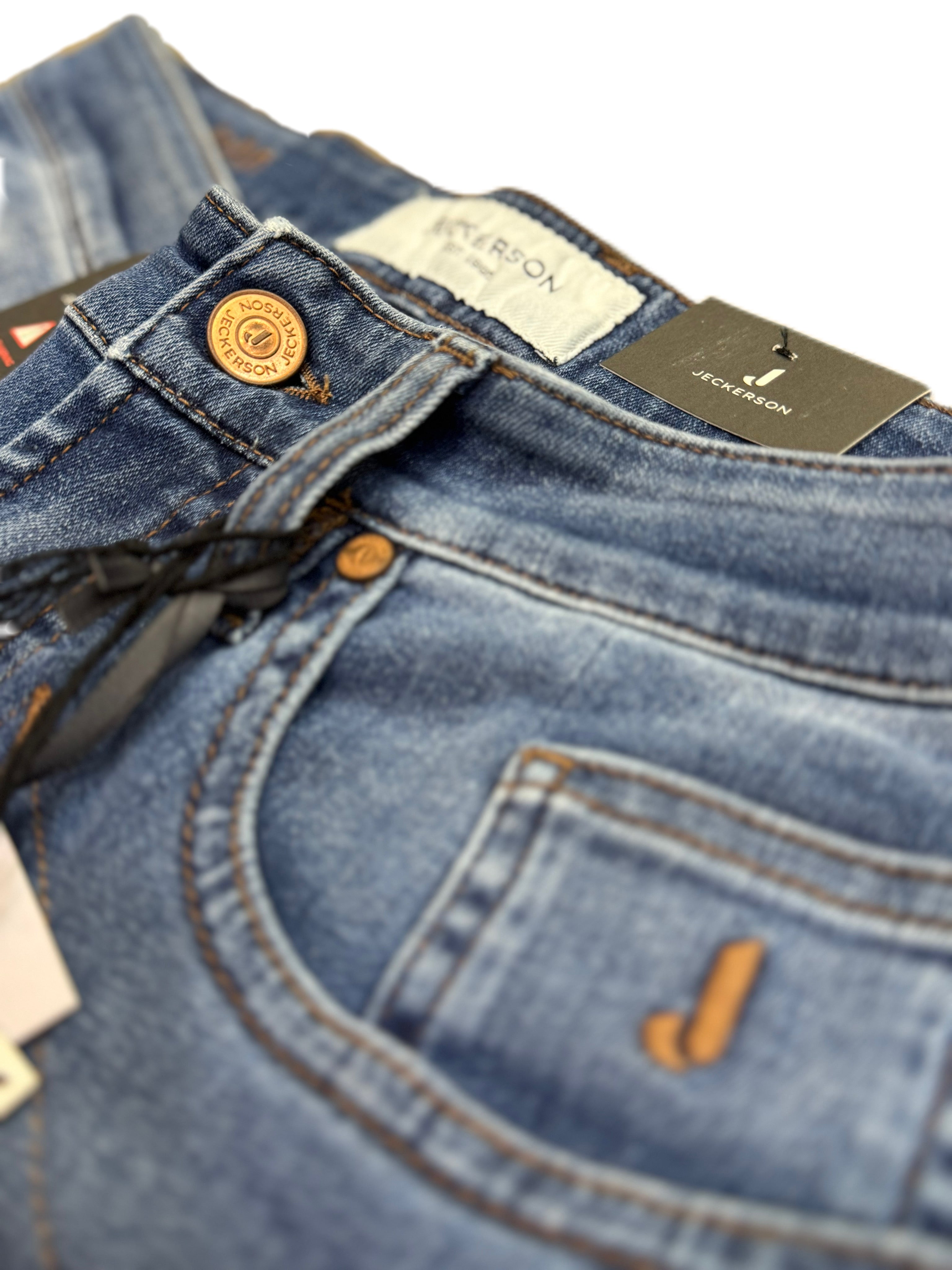 Jeans JECKERSON lavaggio medio con toppa alcantara