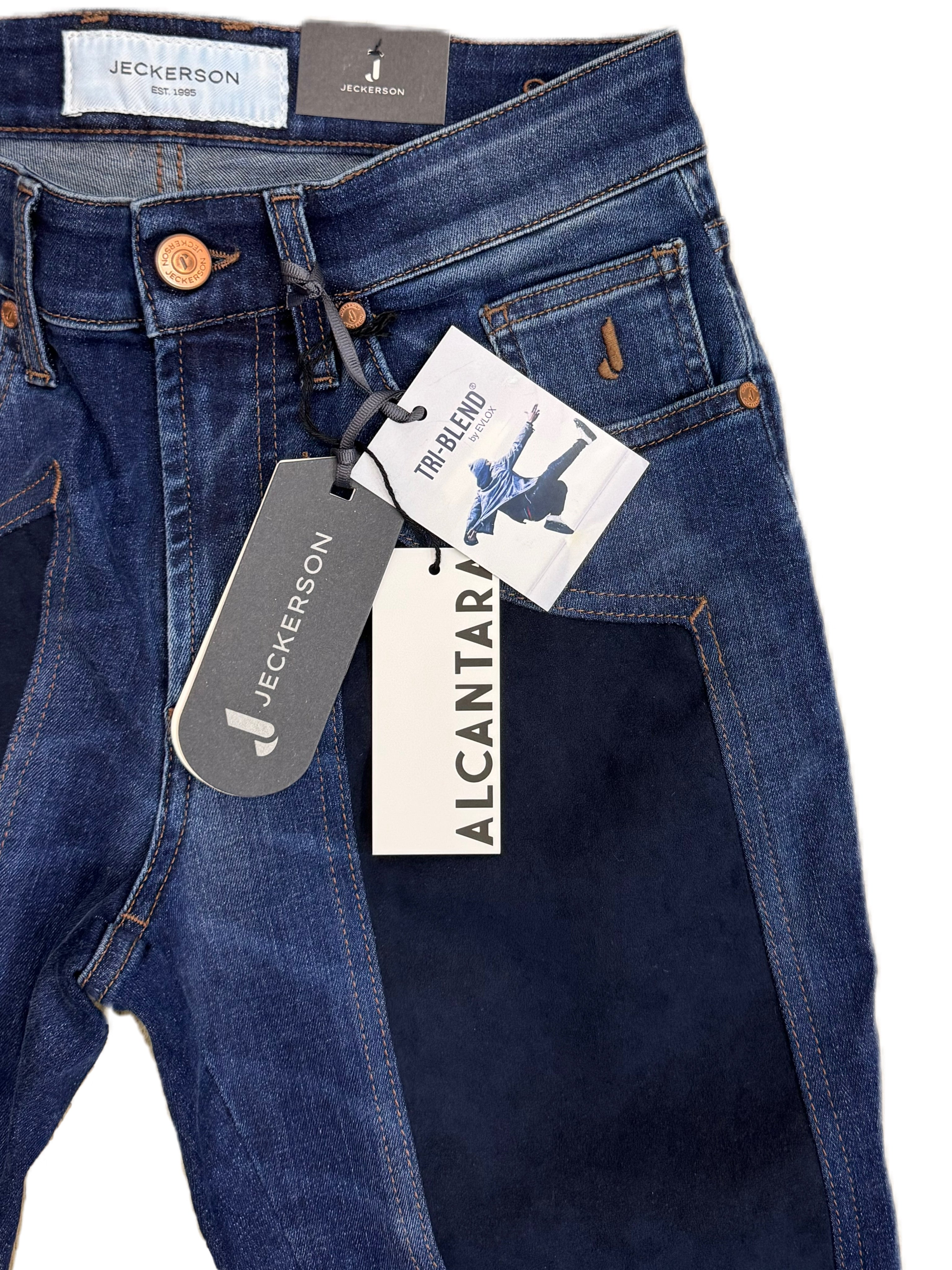 Jeans JECKERSON lavaggio scuro triblend con toppa alcantara blu