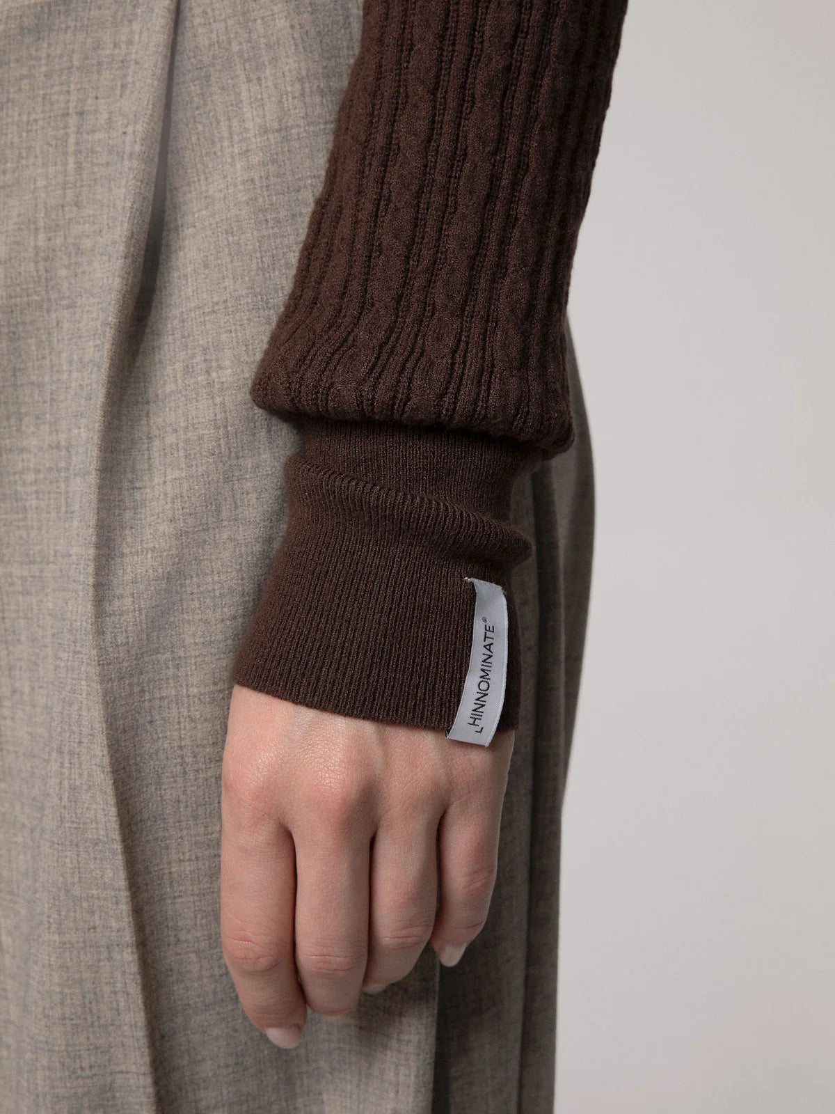 Cardigan HINNOMINATE corto in maglia con detaglio sul retro