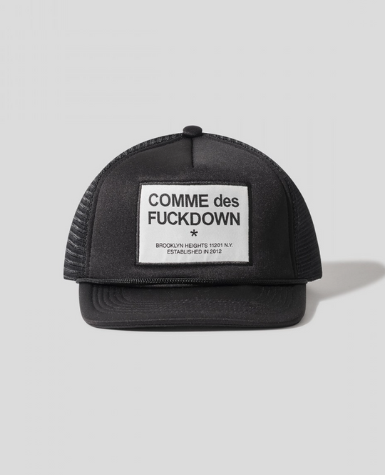 Cappello COMME DES FUCK DOWN con visiera e retina CFACX00004