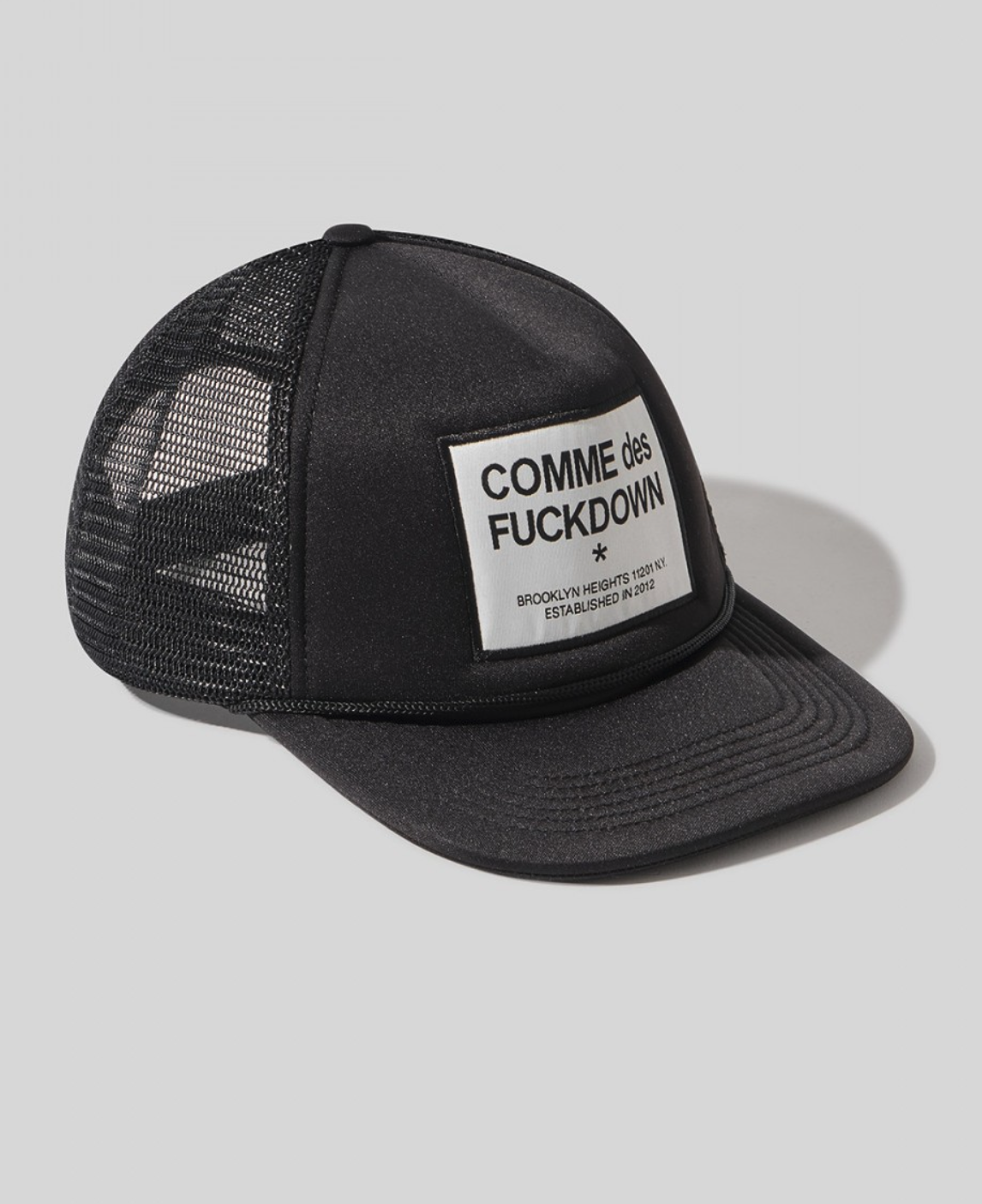 Cappello COMME DES FUCK DOWN con visiera e retina CFACX00004